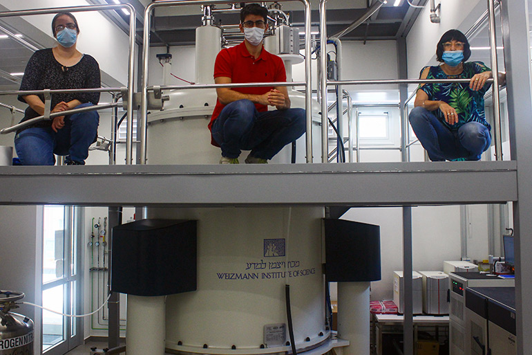 Working on Frydman’s COVID research are Weizmann Institute scientists Sabine Akabayov (left) and Tali Scherf (right), and Ph.D. student Mihajlo Novakovic (middle).