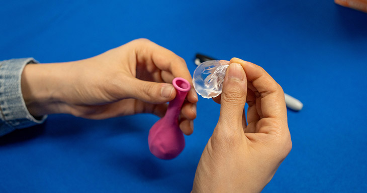 Place a bag of vinegar inside the balloon